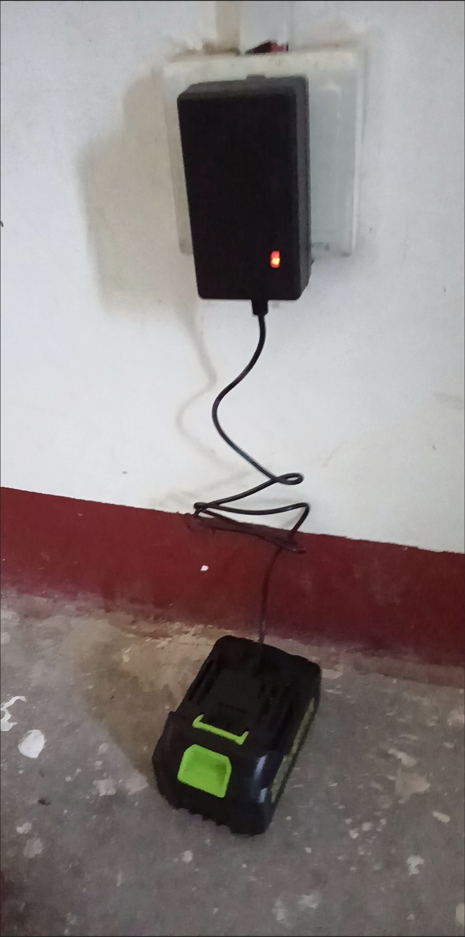 Customer photo of a pruning shear battery charging
