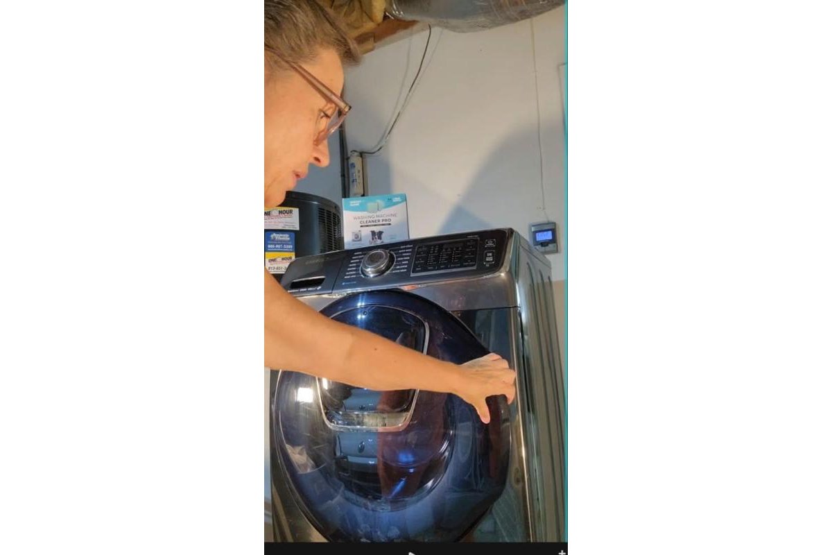 Customer washing machine cleaner photo from Renita H.